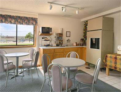 Super 8 By Wyndham Long Prairie Motel Restoran gambar