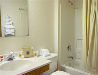Super 8 By Wyndham Long Prairie Motel Bilik gambar